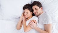 Zbog čega bi parovi uvek trebalo da odlaze na spavanje u isto vreme: Ovako to utiče na ljubavnu vezu