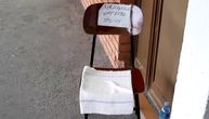 "Zabranjena upotreba stolice": Zbunjujuć natpis ispred toaleta na novosadskoj stanici