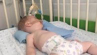 Beba Boško je životno ugrožen, nalazi se na respiratoru: "Molimo se da njegovo maleno telo izdrži"