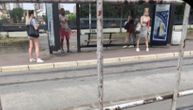 Egzibicionista masturbirao na stanici: Nasrtao na devojke koje su čekale prevoz