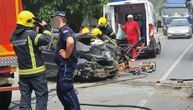 Jeziva saobraćajka na putu Ledinci-Rakovac: Čovek udario autom u šleper, na mestu ostao mrtav