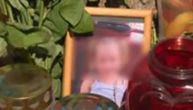 Roditelji stavili sliku ćerke kraj drveta gde je nađeno njeno telo: Ko je ubio devojčicu kod Beča?