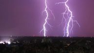 Unreal lightning bolts above Vrbas once again: Incredible purple sky leaves you breathless