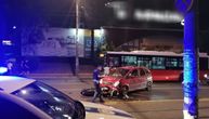 Teška nesreća u Požeškoj: Potpuno smrskan motocikl i uništen automobil, povređena oba vozača