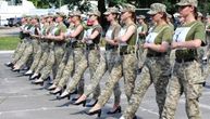 Vlast u Ukrajini kritikovana zbog žena u vojsci: Vežbale strojevi korak u cipelama sa štiklama