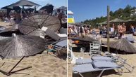 "Peščani đavo" pogodio plažu na Halkidikiju: Razbacani suncobrani i ležaljke