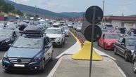 Od ranog jutra gužve na granicama: Čekanje na Gradini 90 minuta, kolone i ka Crnoj Gori