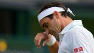 Šok na Vimbldonu! Poljska nada priredila debakl Federeru u tri seta, ništa od finala sa Đokovićem