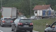 Gužva na auto-putu Miloš Veliki i obilaznici oko Čačka: Formiraju se dugačke kolone vozila