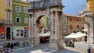 "Perfidno potkradanje" na Jadranu: Turista u proseku ostaje kraći za 2.200 dinara kada menja novac