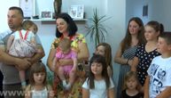 Porodici sa desetoro dece iz Zvečana uručeni ključevi novog doma: Majka dobila Orden carice Milice