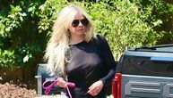 Avril Lavinj prošetala u providnoj majici ispod koje se sve vidi: "I ona je povećala grudi!"