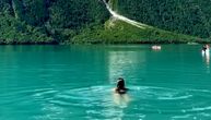 Nebo od olova, šuma od borova, a voda zelena poput smaragda: Zaronite u lepote jezera Lovatnet