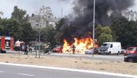 Fotografije automobila dok ih guta plamen u bloku 24: Ostale samo olupine