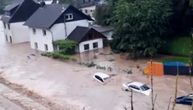 Apokaliptični snimci iz Nemačke: Bujica vode nosi automobile i čitave kuće