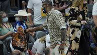 Lebron Džejms sa flašom tekile došao na NBA finale obučen kao afrički princ