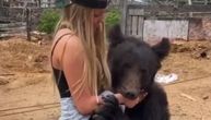Veronika je za ljubimca izabrala medveda: Ja sam mu član porodice, kada je uplašen spava u mom krilu