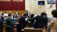Haos u španskom parlamentu zbog pacova: Poslanici počeli da vrište, pa skočili na stolice