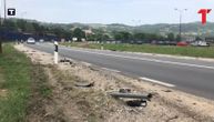 Užasne scene na mestu nesreće u Sevojnu: Na putu samo delići "renoa" i busa, poginula žena (35)