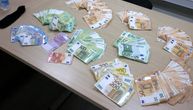 Otac i sin pokušali da u Srbiju unesu 30.000 evra u čarapama: Carinicima su rekli dve klasične laži