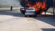 Skaut i direktor omladinske škole Partizana izbegli nesreću, zapalio im se auto na putu za Zlatibor