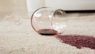 4 saveta kako da mrlje od vina uklonite sa odeće i tepiha: Sve što je potrebno već imate u kuhinji