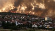 Potresni snimci požara u Kočanima: Vatra se približava kućama, vatrogasci traže pomoć