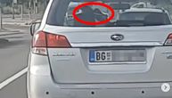 Svašta ljudi drže u ruci za volanom, ali ovaj Beograđanin je "prešao igricu" vitlajući ovom alatkom