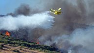 Treći dan požara kod Trogira: Izgorelo 1.600 hektara niskog rastinja, vetar stalno menja smer