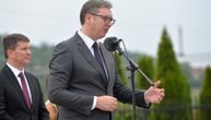 (UŽIVO) "Plate skočile sa 245 na 444 evra": Vučić obilazi fabriku Teklas Automotive