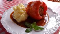 Političari se otrovali od punjenih paprika u skupštinskom restoranu: Biće uništeno 90 kg mesa