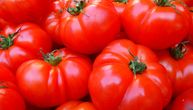 Kako da najbrže oljuštite paradajz za kuvanje: 3 trika koji štede vreme i živce