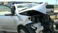 Teška saobraćajna nesreća kod Apatina, poginuo mladić (18), suvozač u automobilu koji je udario u drvo