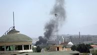 Dve eksplozije blizu američke ambasade i predsedničke palate u Kabulu: Snimljen predsednik kako beži
