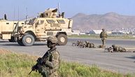 Fotka rasutih cipela na aerodromu u Kabulu obišla svet, Pentagon: Evakuacija nije bila savršena