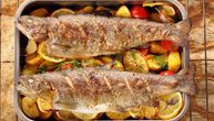 Recept za pastrmku kakvu još niste probali: Riba iz rerne sa povrćem čiji ukus će vas oduševiti