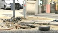 Potonuo asfalt u centru Beograda: Kombi propao u rupu dok je stajao na semaforu