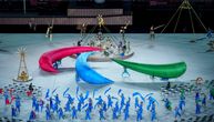 U nedelju svečano zatvaranje Letnjih paraolimpijskih igara u Tokiju, Laslo Šuranji nosi zastavu