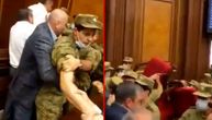 Sukob bezbednosnih snaga i opozicije u jermenskom parlamentu: Guranje, vika, letele stolice