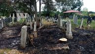Jeziv prizor kod Topole. Vandali zapalili groblje, porodice pokojnika očajne: "Ni mrtvi nemaju mira"
