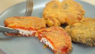 Recept za pohovane paprike punjene sirom: I hrskave i kremaste, ukusnije od mesa