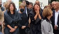 Vesna Trivalić i Milena Vasić u suzama ispratile Laneta: Glumica sklopila ruke, pa pogledala u nebo