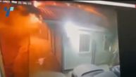 Pojavio se snimak izbijanja požara u Tetovu: Ljudi iskaču kroz prozor, vatra guta sve pred sobom