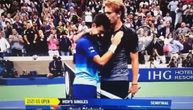 Prijatelji i kada ratuju na terenu: Zverev poljubio Đokovića u glavu, čestitao mu finale US Opena
