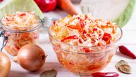Recept za šarenu salatu: Bez nje je zimnica nezamisliva