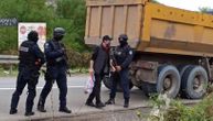 Pojačane snage specijalne policije na putu ka Jarinju