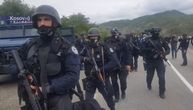 Pripadnici kosovske policije pozirali i pokazivali simbol dvoglavog orla kod Jarinja