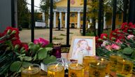 Ruže, sveće i more suza ispred univerziteta u kom je student ubio šestoro ljudi: "Ovo je horor"