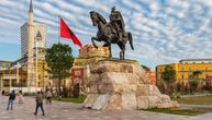 Ispred Ambasade Srbije u Tirani za večeras najavljen protest: Poziv se širi društvenim mrežama