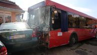 Vozač (72) koji je autobusom uleteo u park u Zemunu pobegao sa lica mesta da ga ne bi linčovali? Trčao krvav